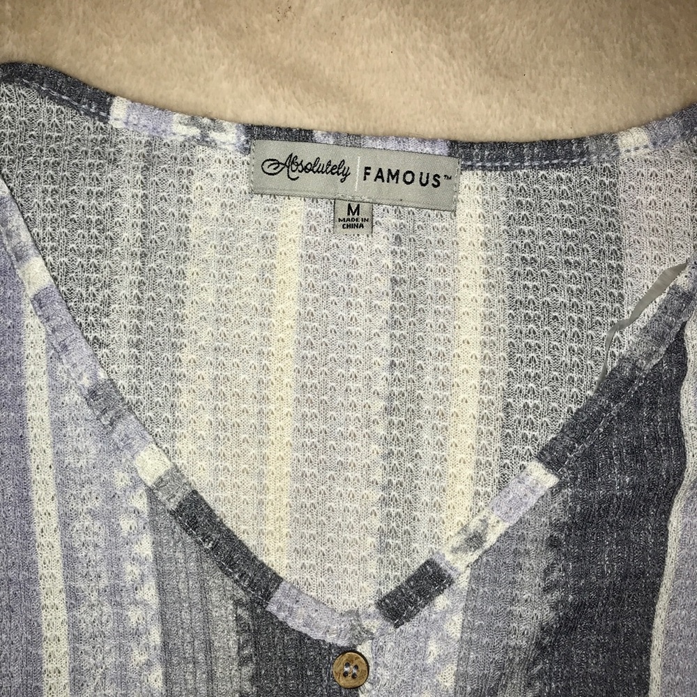 NWT Top👚 - Picture 3 of 3